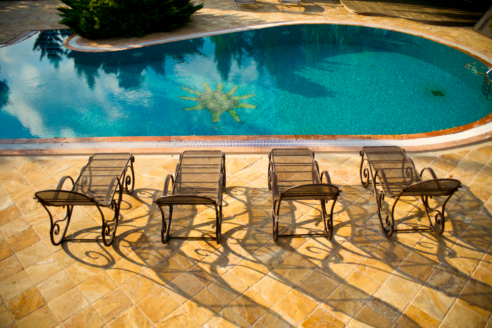 Conheça as principais pedras para bordas de piscina e onde comprá-las