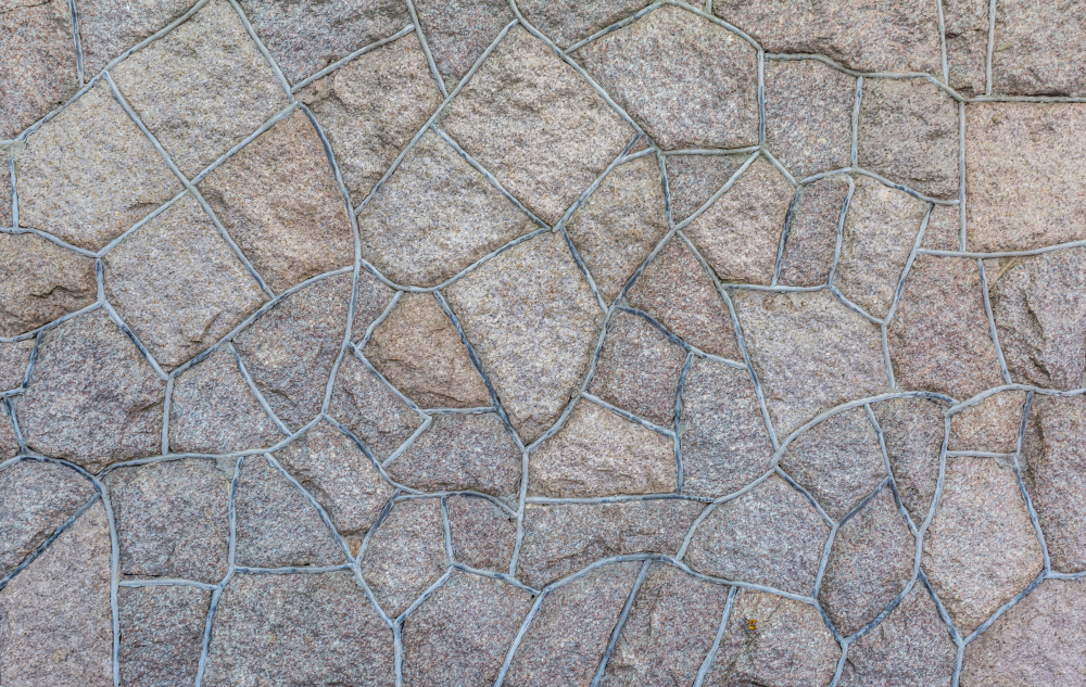 Pedra portuguesa em calçada: como usar e quais suas características?