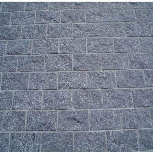 Piso externo produzido com Pedra Miracema